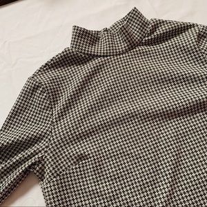 Houndstooth long sleeves turtleneck